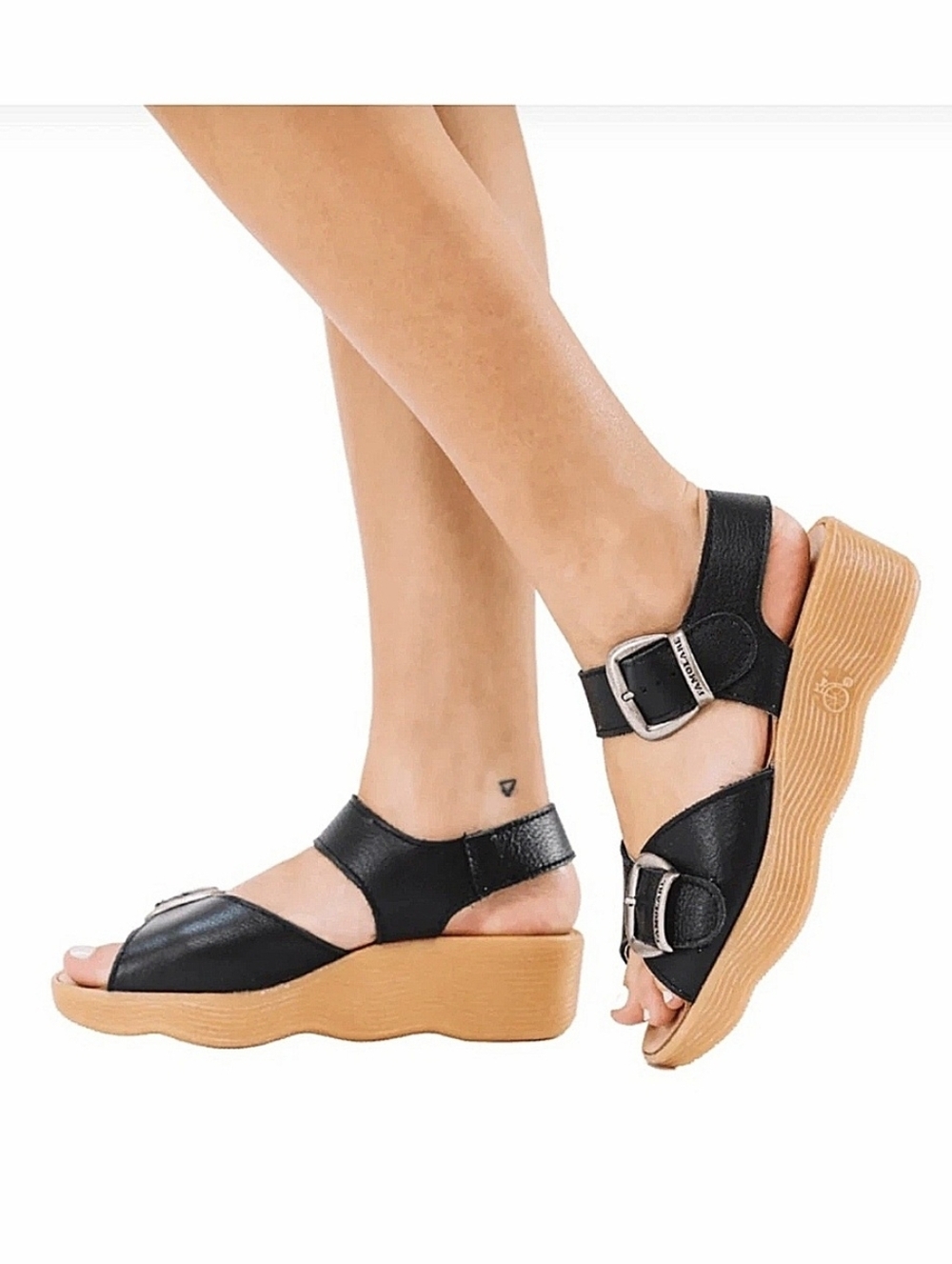 FAMOLARE Double Play Wavy Platform Sandals